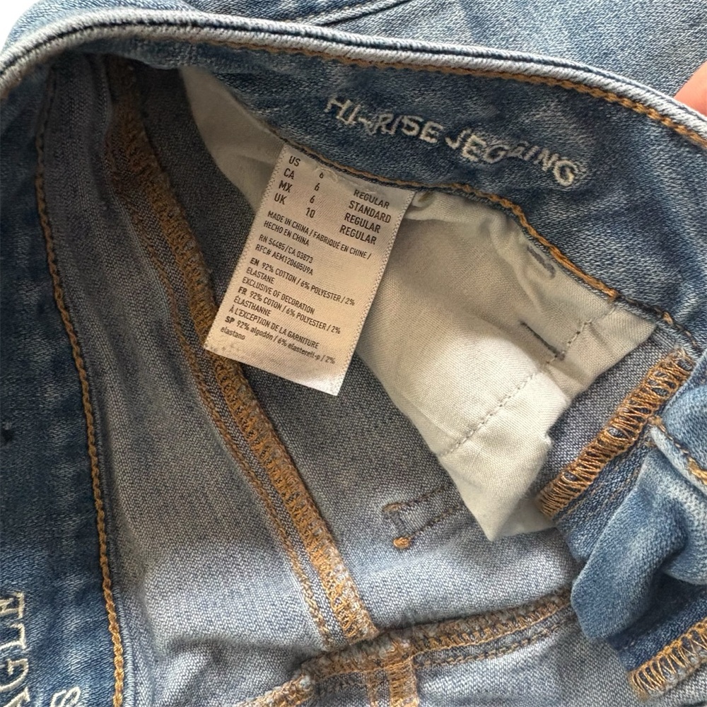 AE Distressed Blue Jeans - Picture 3 of 5